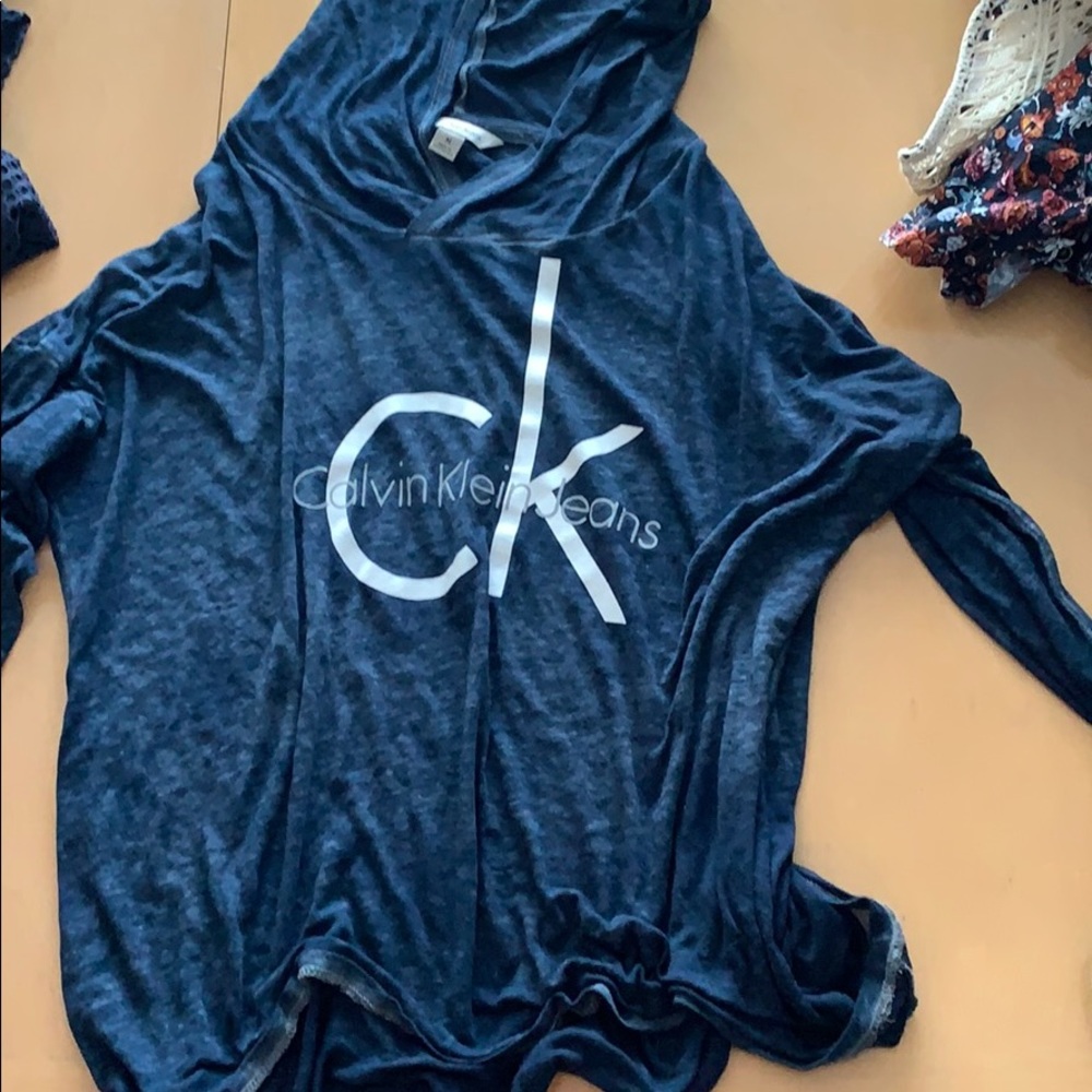 Hooded long sleeve Calvin Klein.